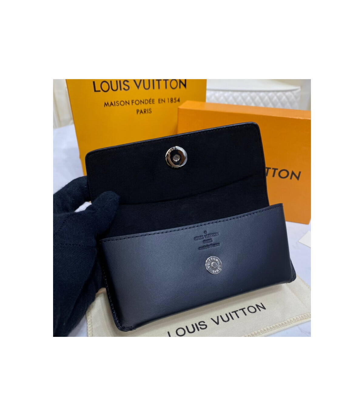 Shop Louis Vuitton MONOGRAM Woody Glasses Case (GI0372) by Ravie