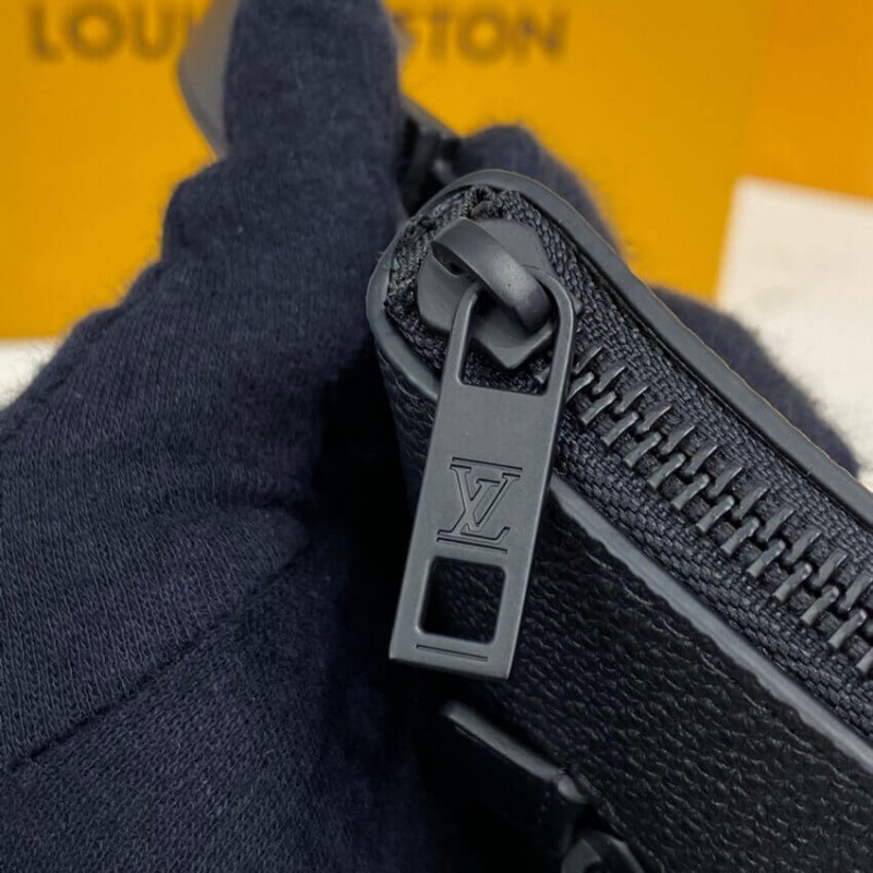 Jual Louis Vuitton LV IPAD POUCH AEROG NOIR M69837 di Seller RUMAH