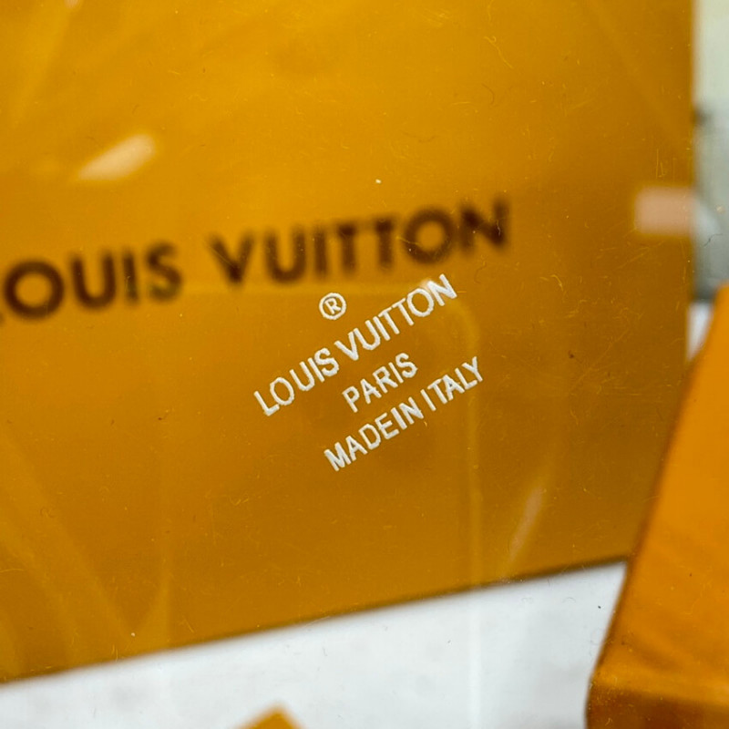 The iconic Louis Vuitton Cube Scott Box bag🤍