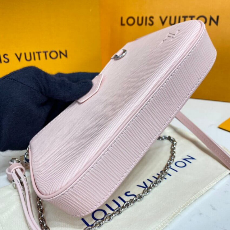 When your hair matches your #louisvuitton Purse 👜 💁🏽‍♀️  #louisvuittonhair #louisvuittonbag Brunette Bala…