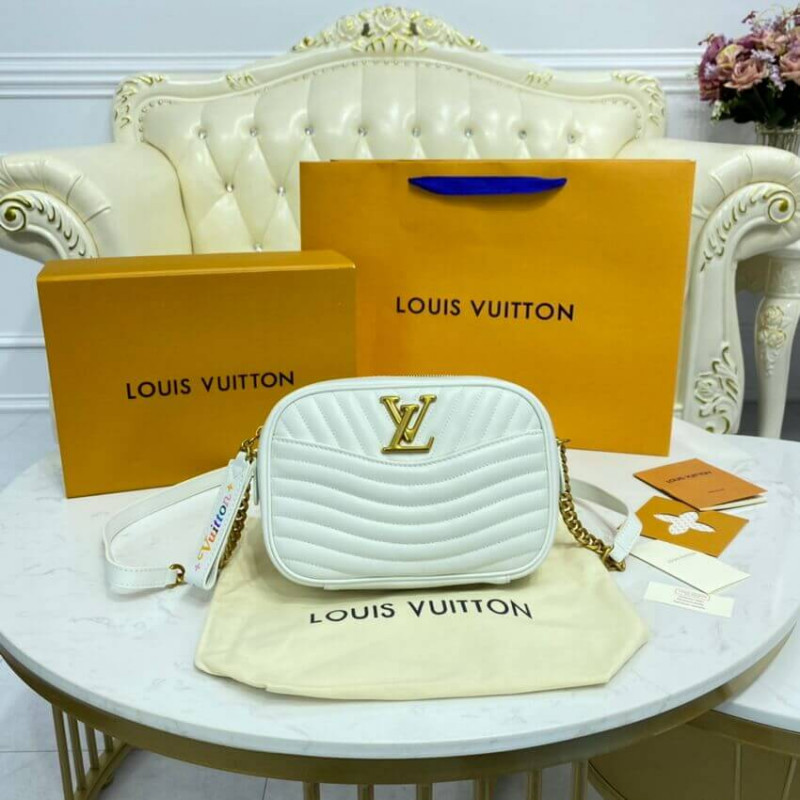 Gorgeous in white🤍🤍🤍 Louis Vuitton New Wave Bumbag in excellent used  condition. #louisvuittonnewwave #thedesignercouple