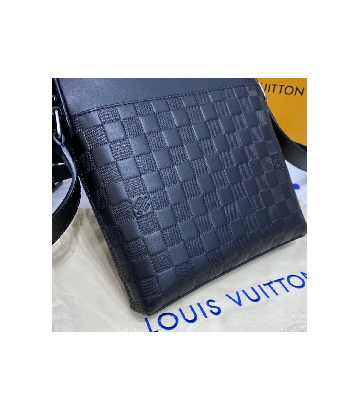 Shop Louis Vuitton DAMIER INFINI 2022-23FW Other Plaid Patterns Unisex  Street Style Plain Leather (N42711) by Kanade_Japan